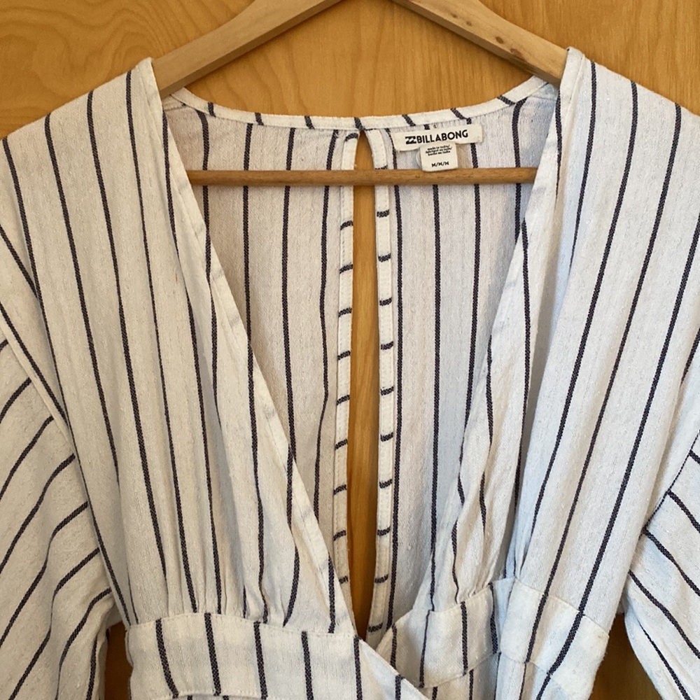 Billabong White Pinstripe Kimono Wrap Maxi Dress womens Size Medium - Picture 2 of 8